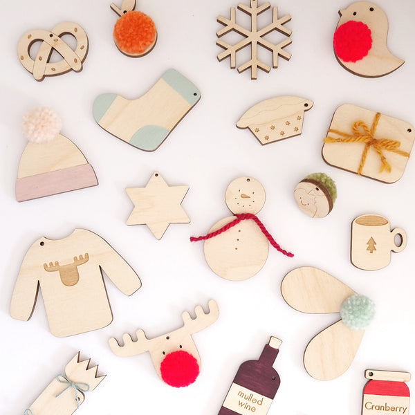 24 Advent Decorations in a keepsake box