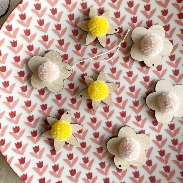 One Daffodil Mini Decoration (individual)