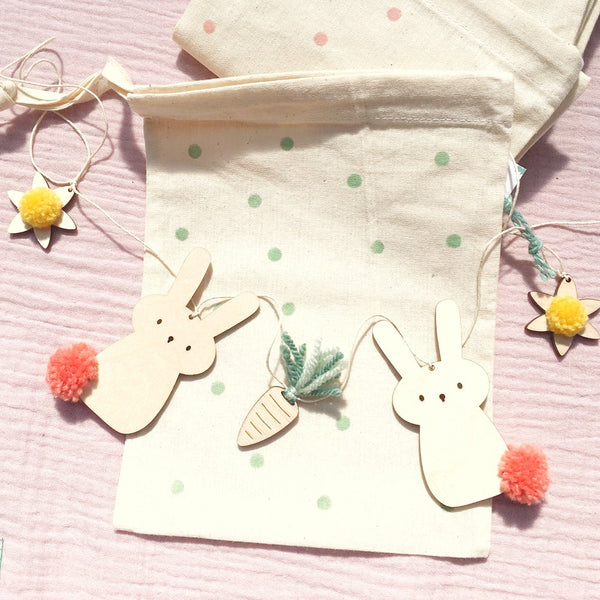 Hop spring garland on polkadot dust bag