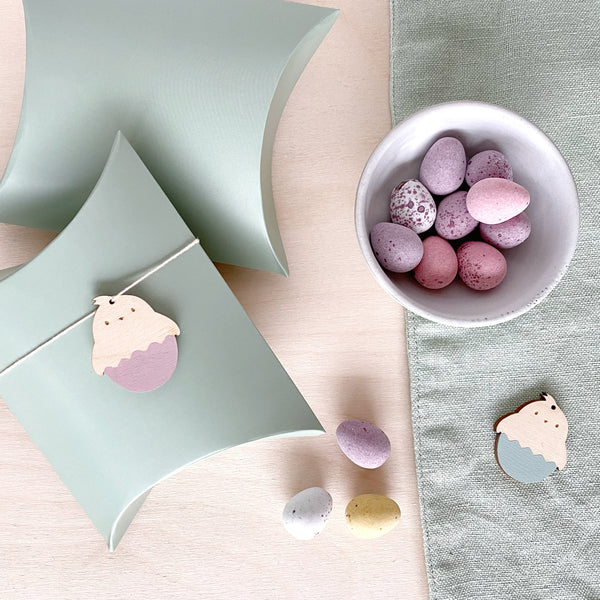 One Hatching Charlie Chick Mini Decoration (individual)
