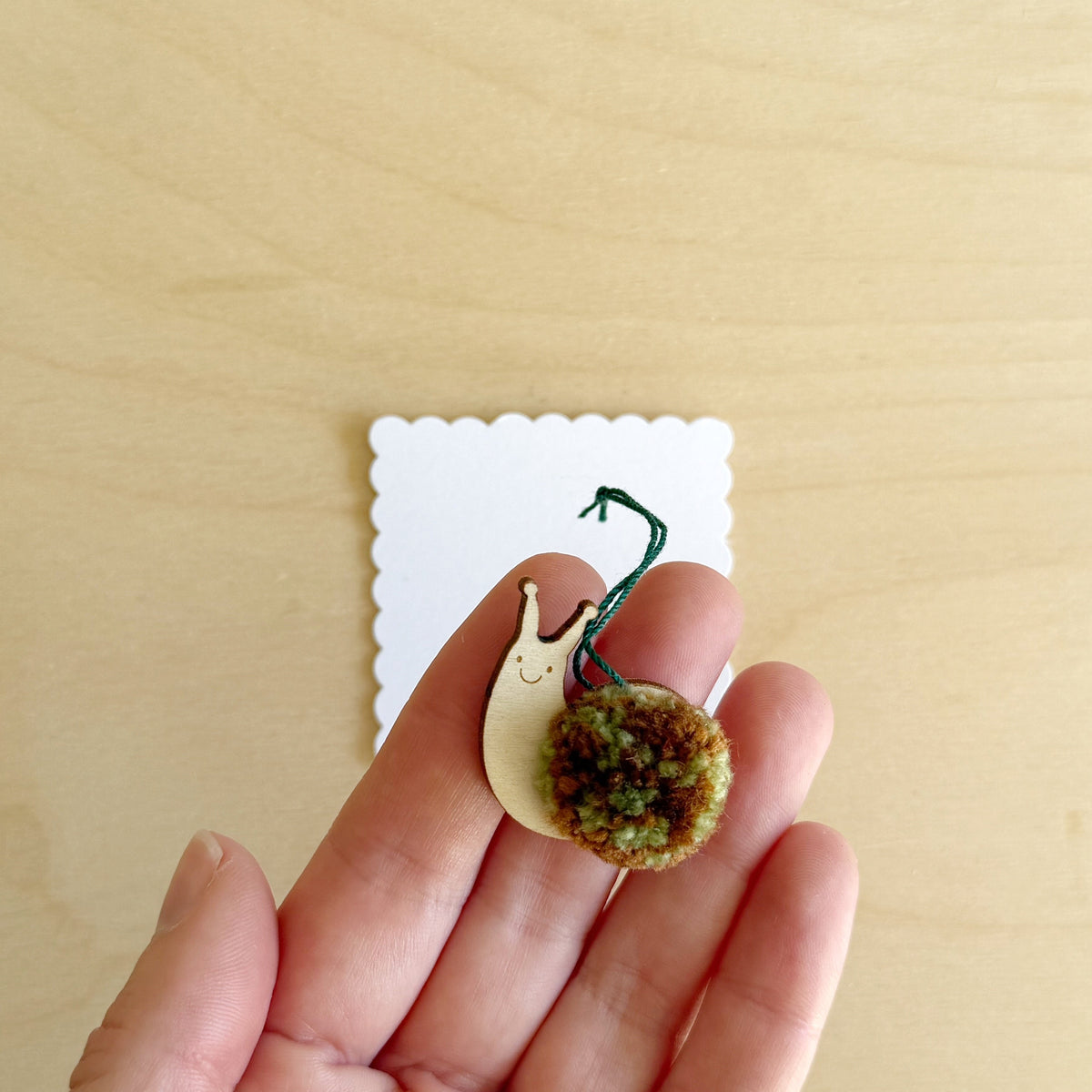 Mini Snail pom-pom decoration