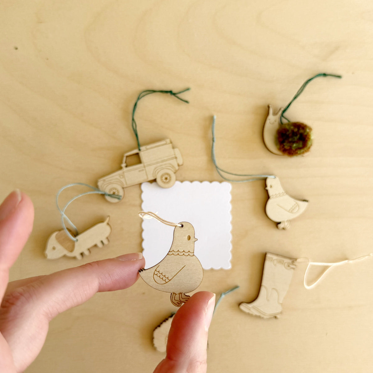 Mini Pigeon decoration (facing right)