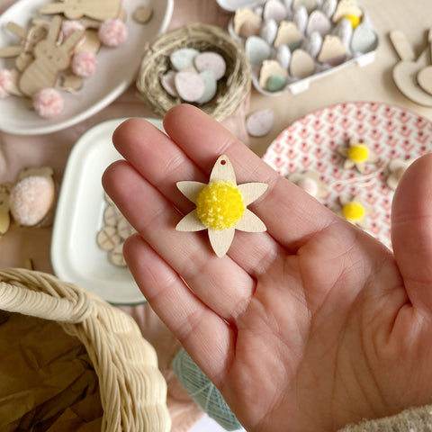 One Daffodil Mini Decoration (individual)